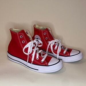 Classic Converse All Star Chuck Taylor High-Tops in red, Men’s 5, Wom 7, EU 37.5